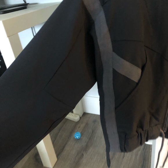 Gymshark Cropped Jacket - Picture 5 of 5
